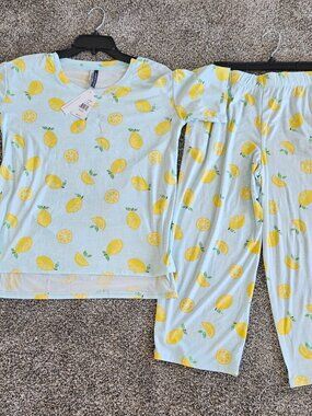 Ladies Pajama Set by Jaclyn Intimates Size Small NWT